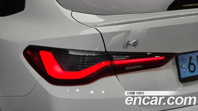 BMW i4 — Фото автомобиля 23