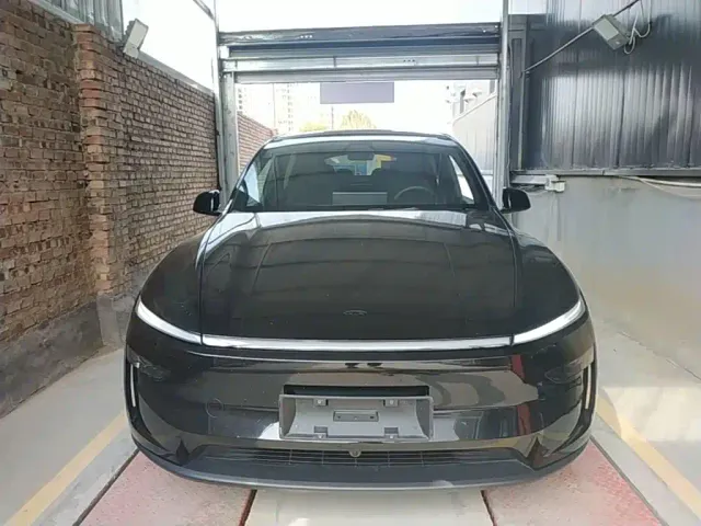Tesla Model Y L — Фото автомобиля 2