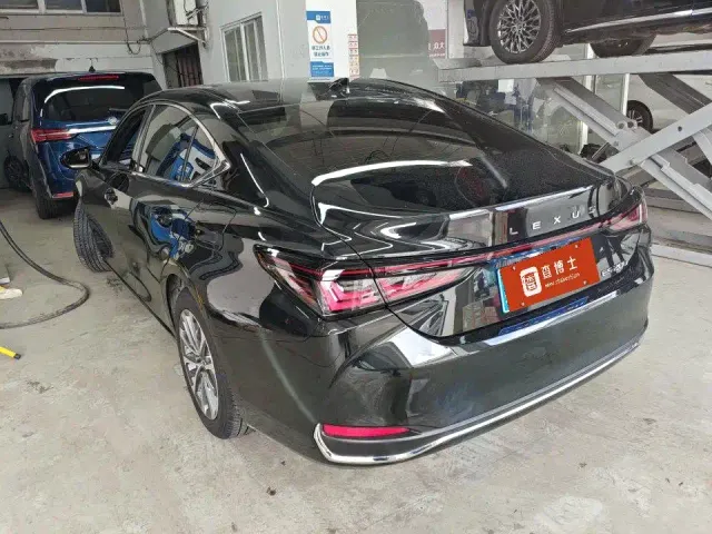 Lexus Lexus ES 2025 200 Ultimate Edition — Фото автомобиля 6