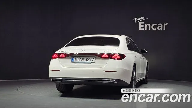 Mercedes-Benz E-Class — Фото автомобиля 4