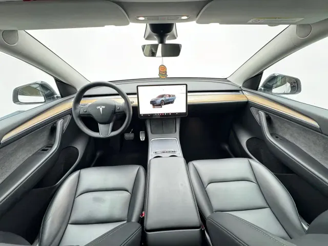 Tesla Model Y — Фото автомобиля 14