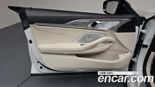 BMW 8 Series G15 — Фото автомобиля 13