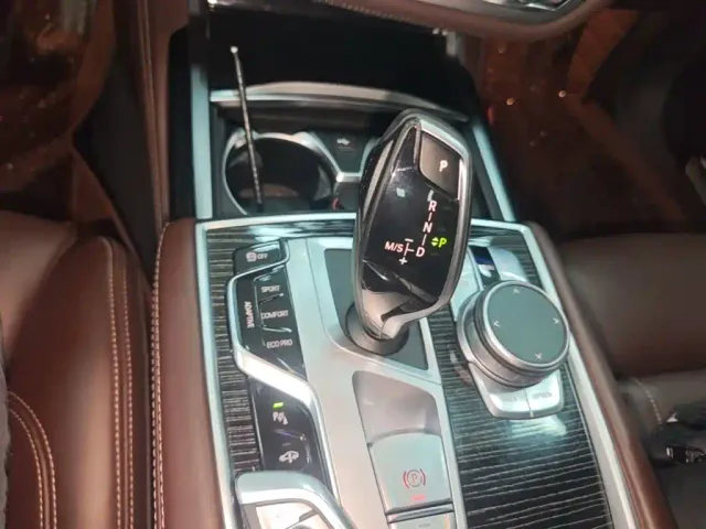 BMW 7 Series — Фото автомобиля 13