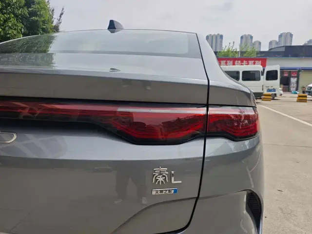 BYD Qin L — Фото автомобиля 12