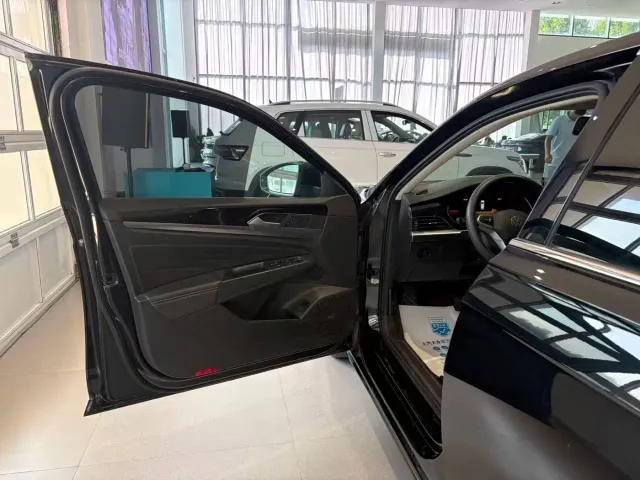 Volkswagen Passat — Фото автомобиля 6