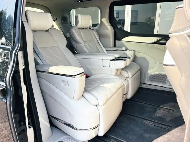 Volvo EM90 — Фото автомобиля 10
