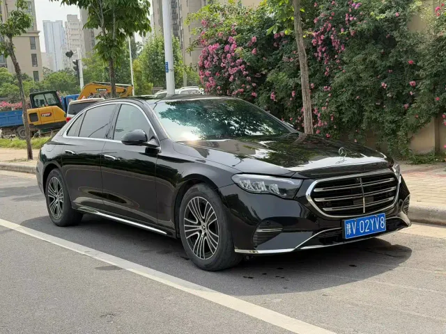 Mercedes-Benz E-Class — Фото автомобиля 2