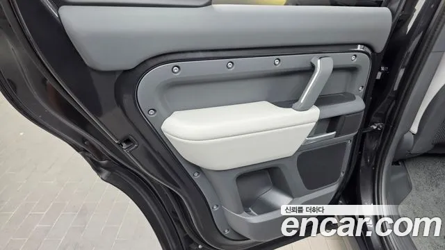 Land Rover Defender Defender (L663) 110 P300 X-Dynamic SE — Фото автомобиля 25