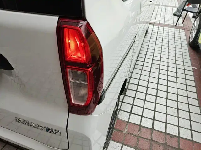 Wuling Zhiguang NEV — Фото автомобиля 7