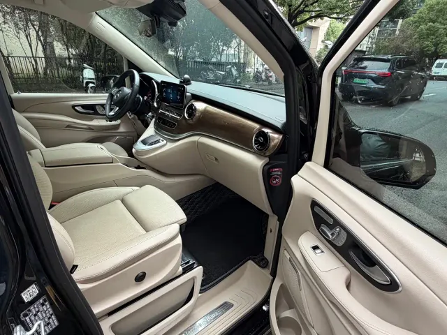 Mercedes-Benz V-Class — Фото автомобиля 21