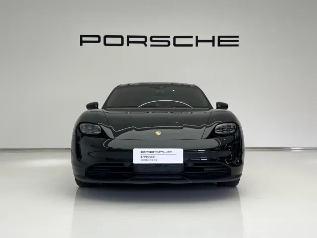 Porsche Taycan — Фото автомобиля 3