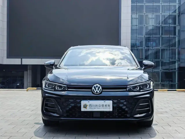 Volkswagen Passat — Фото автомобиля 3