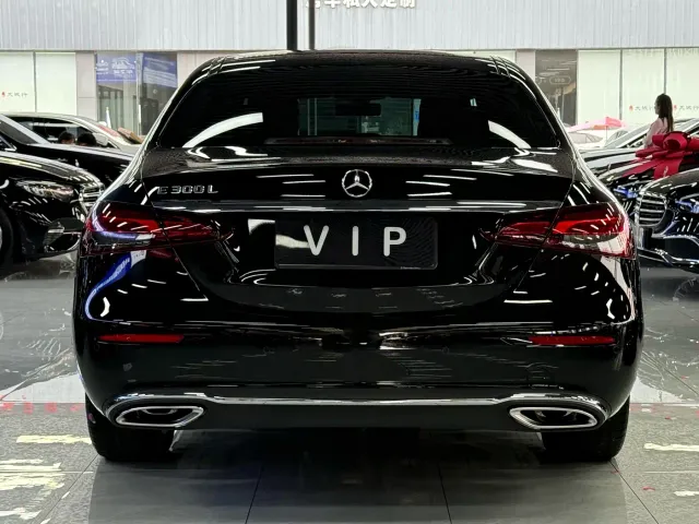 Mercedes-Benz E-Class — Фото автомобиля 12