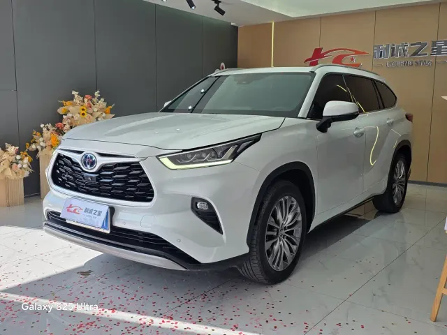 Фотография автомобиля — Toyota Highlander