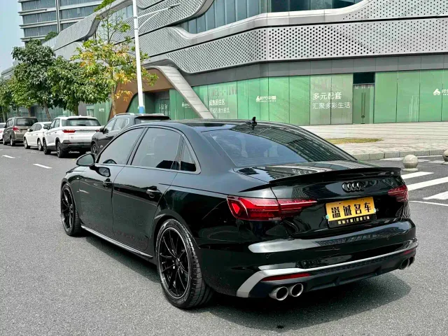 Audi A4L — Фото автомобиля 14