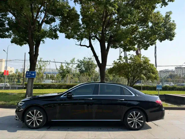 Mercedes-Benz E-Class — Фото автомобиля 9