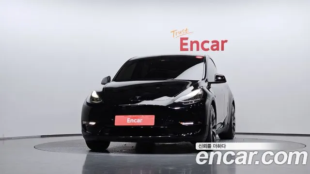 Tesla Model Y — Фото автомобиля 3
