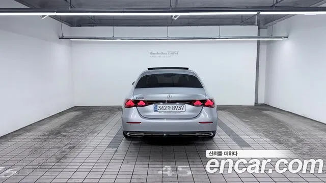 Mercedes-Benz E-Class — Фото автомобиля 4