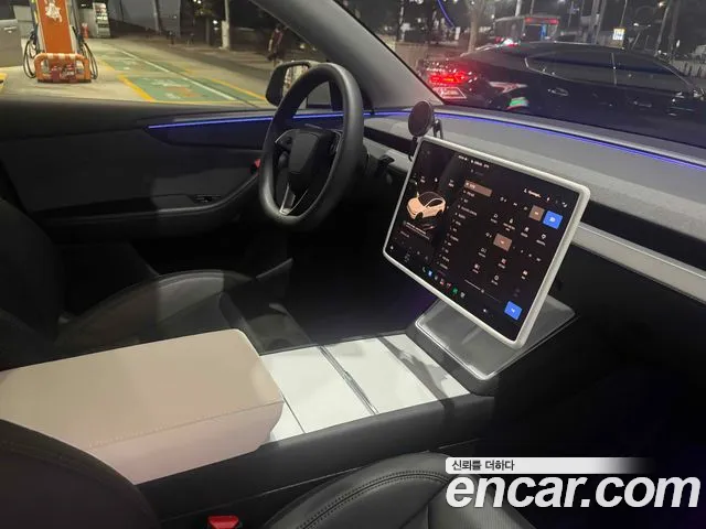 Tesla Model Y — Фото автомобиля 10