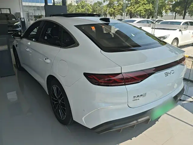 BYD Qin L — Фото автомобиля 4