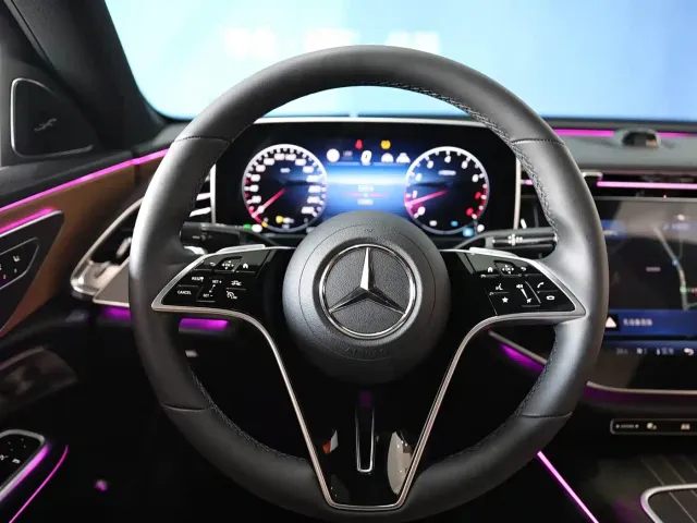 Mercedes-Benz E-Class — Фото автомобиля 19