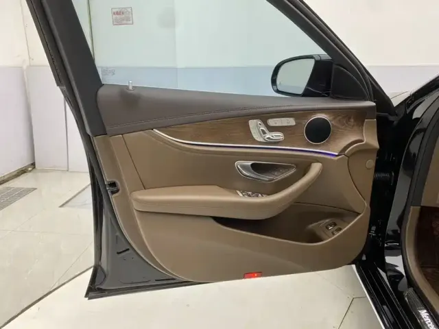 Mercedes-Benz E-Class — Фото автомобиля 16