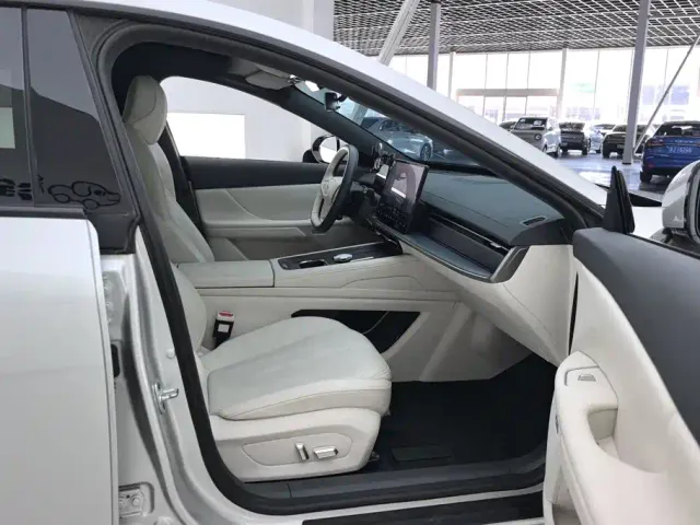 Dongfeng eπ 007 — Фото автомобиля 8