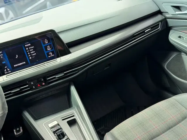 Volkswagen Golf GTI — Фото автомобиля 5