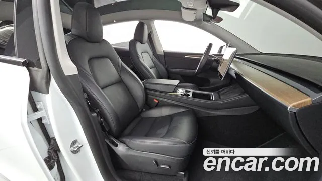 Tesla Model Y — Фото автомобиля 15