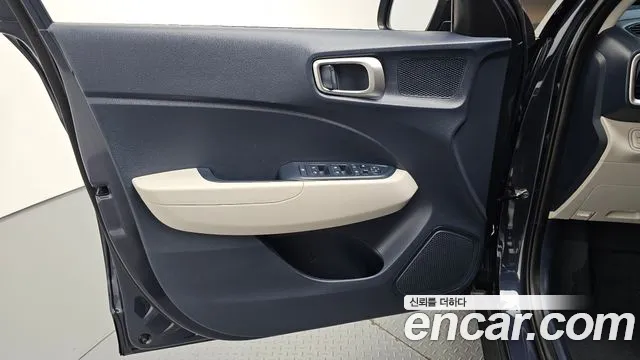 Hyundai Venue — Фото автомобиля 13