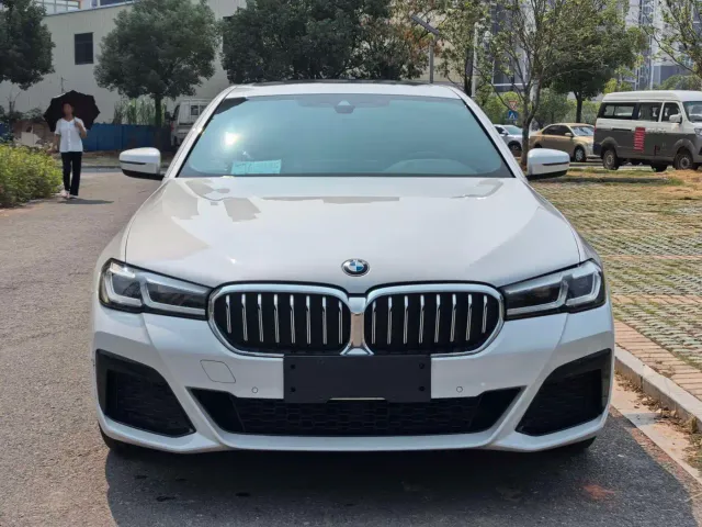 Фотография автомобиля — BMW 5 Series