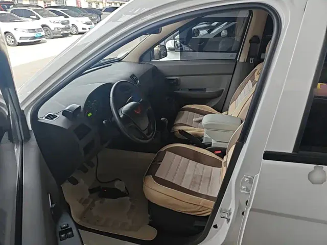 Wuling Hongguang — Фото автомобиля 15