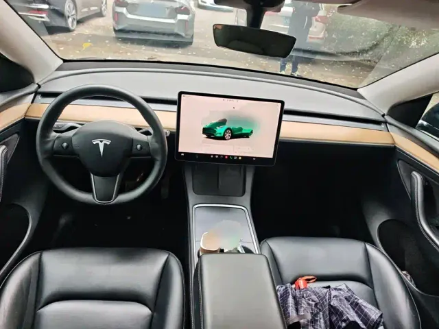 Tesla Model Y — Фото автомобиля 10