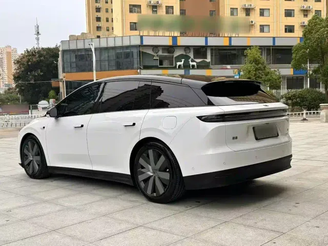 Li Auto i6 — Фото автомобиля 4