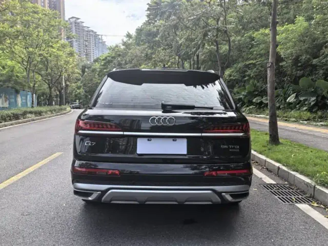 Audi Q7 — Фото автомобиля 2