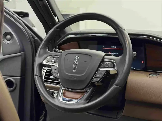 Lincoln Navigator — Фото автомобиля 14