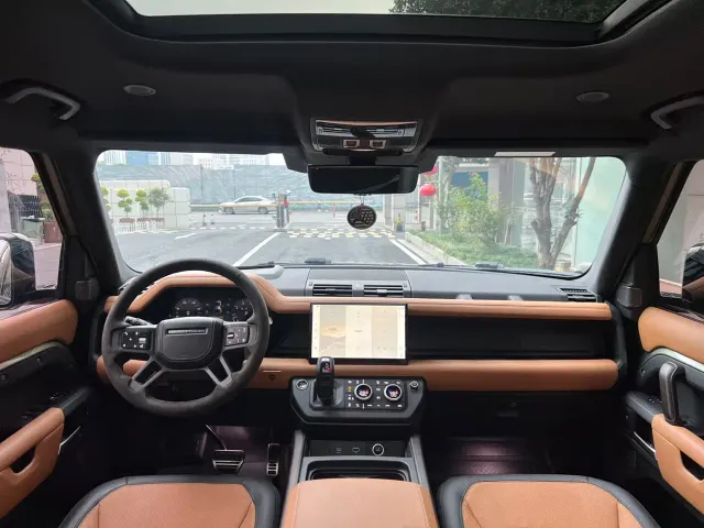 Land Rover Defender — Фото автомобиля 4
