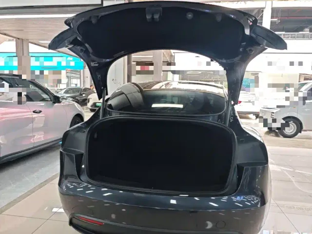 Tesla Model 3 — Фото автомобиля 14