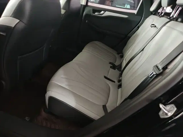 Ford Escape — Фото автомобиля 16
