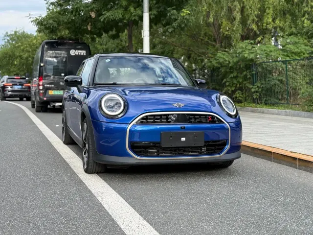 MINI Hatch — Фото автомобиля 2