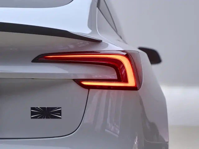Tesla Model 3 — Фото автомобиля 13
