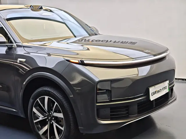 Li Auto L8 — Фото автомобиля 27