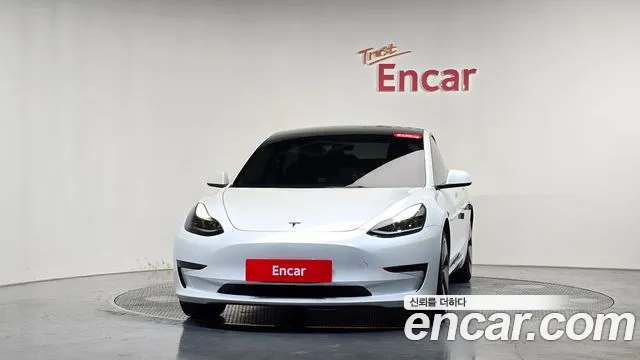 Tesla Model 3 — Фото автомобиля 3
