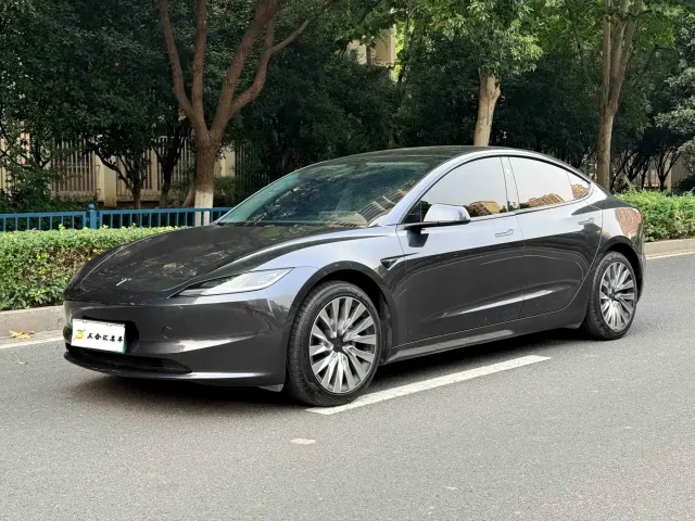 Фотография автомобиля — Tesla Model 3