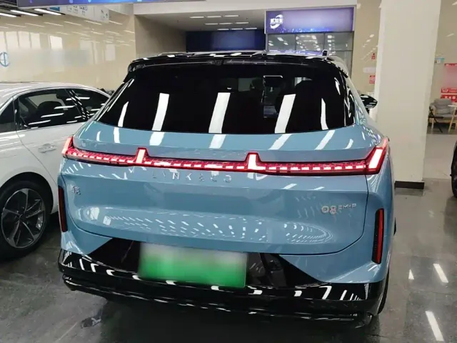 Lynk & Co 08 EM-P — Фото автомобиля 5