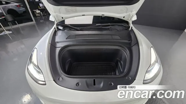 Tesla Model Y — Фото автомобиля 5