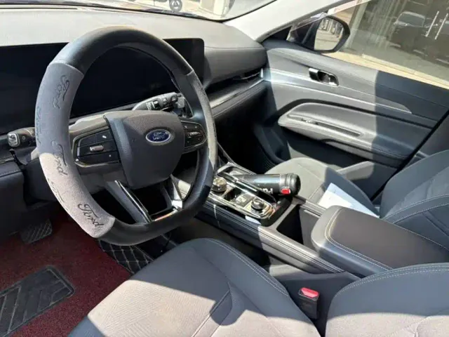 Ford Lingrui — Фото автомобиля 4