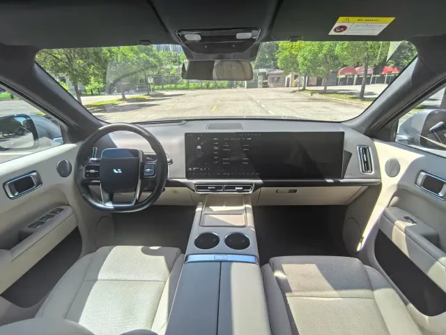 Li Auto L9 — Фото автомобиля 14