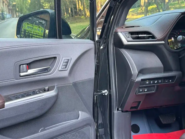 Toyota Sienna — Фото автомобиля 8