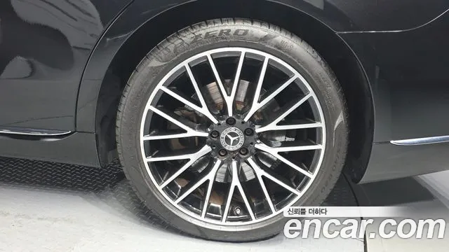 Mercedes-Benz S-Class — Фото автомобиля 3
